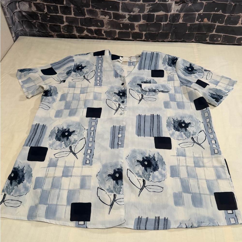 Light Blue Floral Short-Sleeve Button Front Shirt